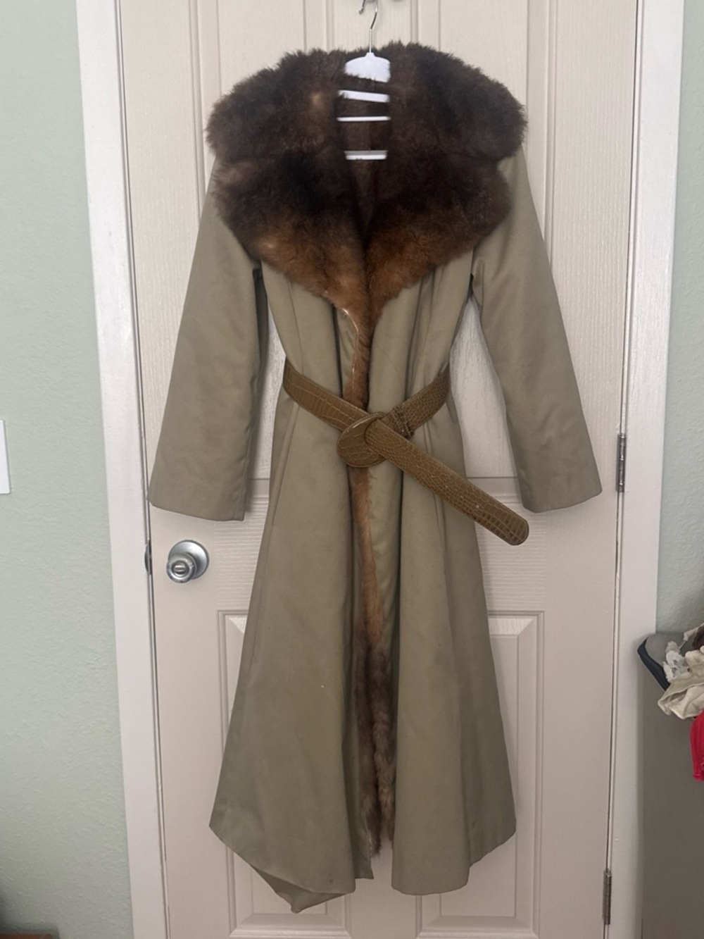 Classic Women's Tan Trench Coat with Brown Fur Collar